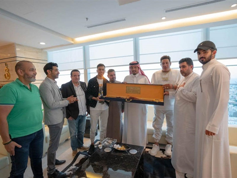 "سيف من الذهب" أحدث هدايا حمو بيكا في السعودية